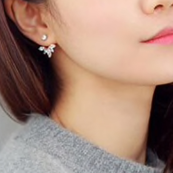 Boho Rhinestone Floral Stud Earrings - Picture 3 of 4